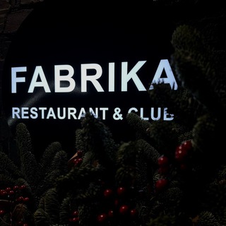 Логотип @restaurantclub_fabrika - F A B R I K A