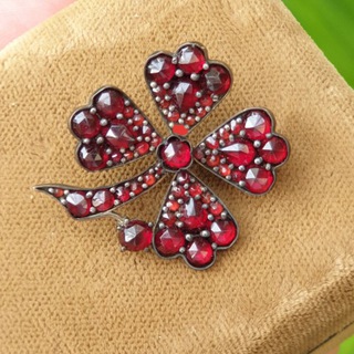 Логотип @retro_broshka - Retro_broshka