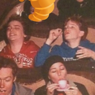 Логотип @revielu - ревиэл