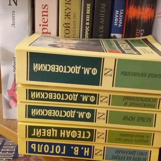 Логотип @review_and_books - Books_series|| Мысли о прочитанном и просмотренном 💭