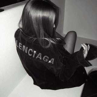 Логотип @rewwiksova - авы от альвишки