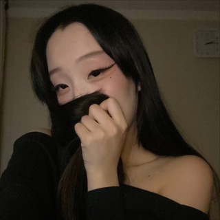 Логотип @riheyoni - хеён ри