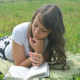 Логотип @rina_booksss - Рина | про книги и кино