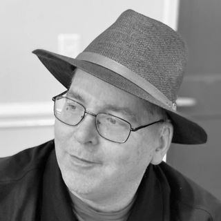 Логотип @riseofthenewmedia - Rise of the New Media - Brian Cates