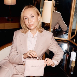 Логотип @romanovamakeup - Romanovamakeup