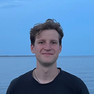 Логотип @romanovwrites - Игорь Романов