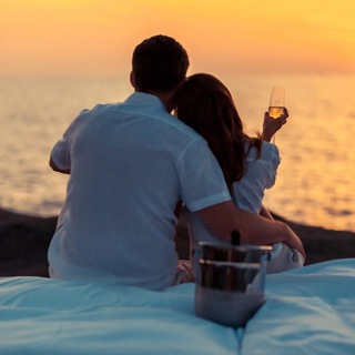 Логотип @romantictales - Романтика