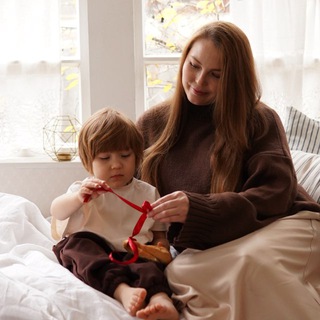 Логотип @romashkarom - Ромашковые будни