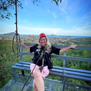 Логотип @rozavaxue - Rozavaxue