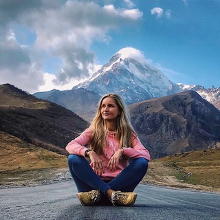 Логотип @rrrocketgirl - Аня Дома Не Сидит