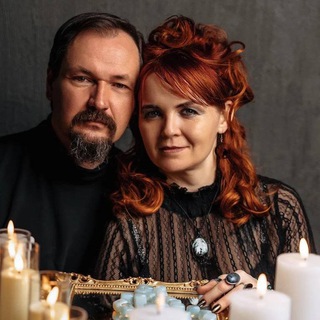 Логотип @runolog_marina - Роман и Марина МАКОШины