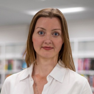 Логотип @rusdaily_ru - Русский | Живым голосом