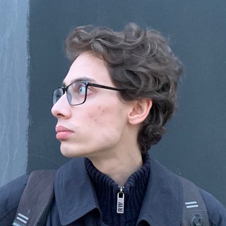 Логотип @rynok_znania_chat - Трейдер в очках // Чат