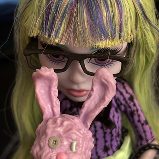 Логотип @ryushkimh - монстер рюшки