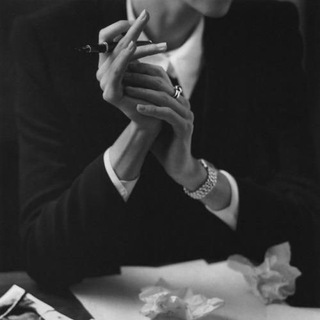 Логотип @sabrina_poetry - Отрывки из не написанной книги🖋️