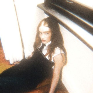 Логотип @sadiesink_news - 𝘴𝘢𝘥𝘪𝘦 𝘴𝘪𝘯𝘬 𝘯𝘦𝘸𝘴 🎞 ˎˊ˗