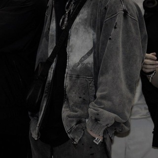 Логотип @sadnessiiff - футурист.