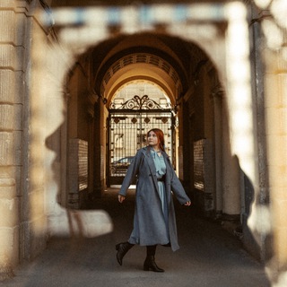 Логотип @saintphot - Настя балуется