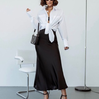 Логотип @sakura_clothers - Ivory sewing studio🍓👑