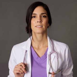 Логотип @saludencorto - Salud en Corto con Dra. Jackie