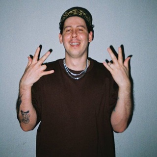 Логотип @sashanesterenka - Комик Саша Нестеренко