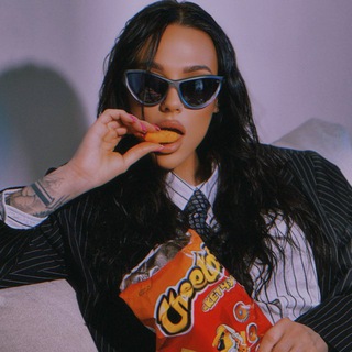 Логотип @sashashustylist - SASHA SHU канал для колористов и бьюти мастеров