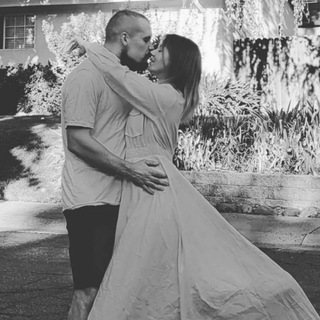 Логотип @sashatanyausa - Саша&Таня