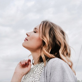 Логотип @savewholee - Ксения А. Август