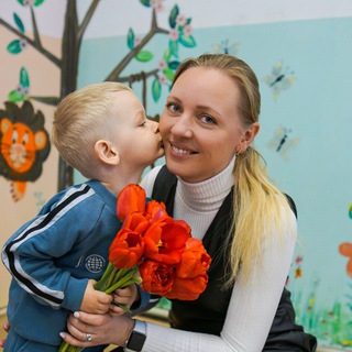 Логотип @schastlivaimama - « Мама рулит »