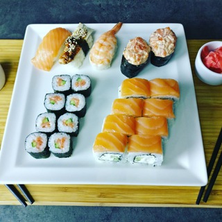 Логотип @schoolsushi - SchoolSushi