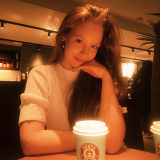 Логотип @screenwriteree - screenwriter.e | 𝐸𝒰 𝓉𝑒𝑒𝓃 𝓁𝒾𝒻𝑒 🇪🇺