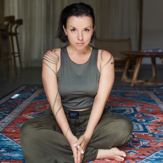 Логотип @secretleo - Аня Лео