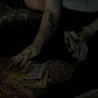 Логотип @secretni - таро на every day