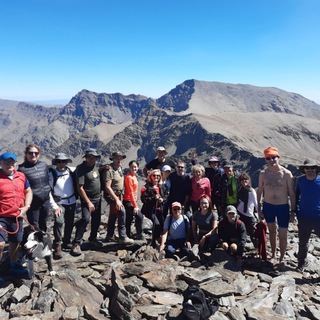 Логотип @senderismo_granada - Montañismo y Senderismo 🥾🏞 (Granada)