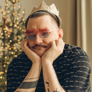 Логотип @seryozha_typing - ··• Серёжа печатает