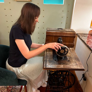 Логотип @sew_student - УЧУСЬ ШИТЬ