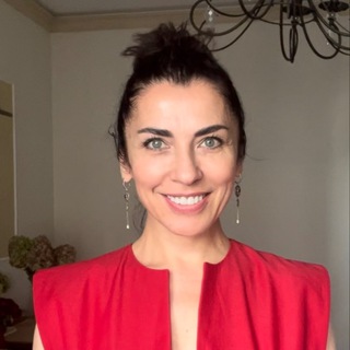 Логотип @sharova_elvira - Энергия красоты с Эльвирой Шаровой