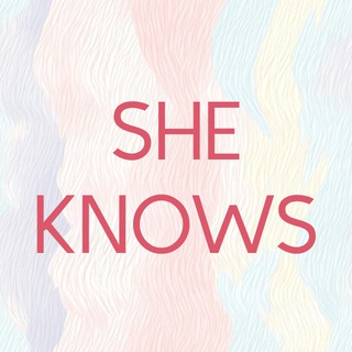 Логотип @she_knows_sk - She knows | саморазвитие
