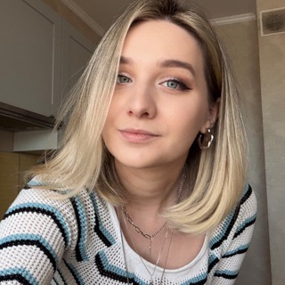 Логотип @sheisfluent - англичанка в маркетинге 🪩🪄 sheisfluent