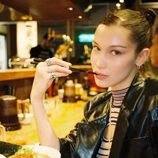 Логотип @sheisraree - sHe