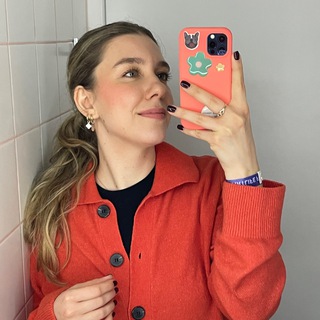 Логотип @shelfoftreasures - Shelfoftreasures