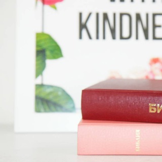 Логотип @shereadsthebible - SheReadsTheBible