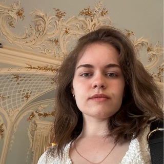 Логотип @shespeakspsy - она говорит на Psy Ψ