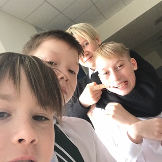 Логотип @shishhkk - шишок