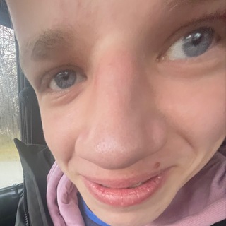 Логотип @shishkaijijka - шишка и жижка