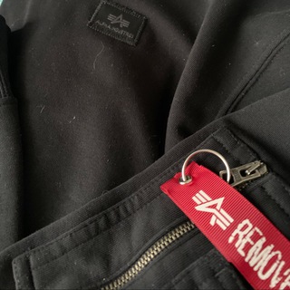 Логотип @shmotark - arkasha clothing