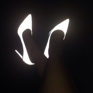 Логотип @shopping_unicorn - Нечего надеть!