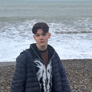 Логотип @shshdhdddi - ИЛЬЯ МИРАКЛЕ