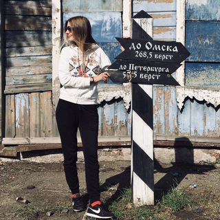 Логотип @shtuchnaya_chat - Нина