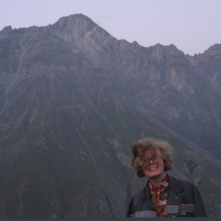 Логотип @shurka_veshaya_kaurka - онтологически я всё.